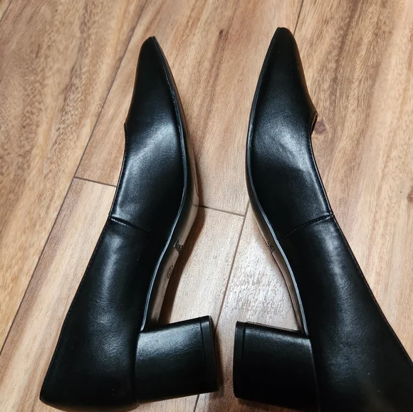 Black new Dream Pairs shoes size 7.5. Only tried them on once. - Picture 3 of 4